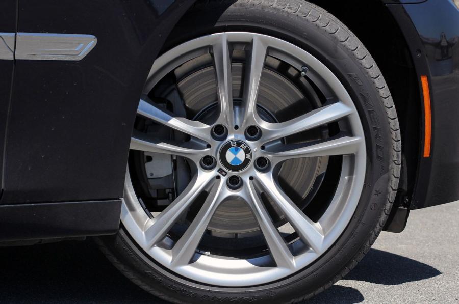  BMW 750iL 2013 года  (фото 2 из 96)